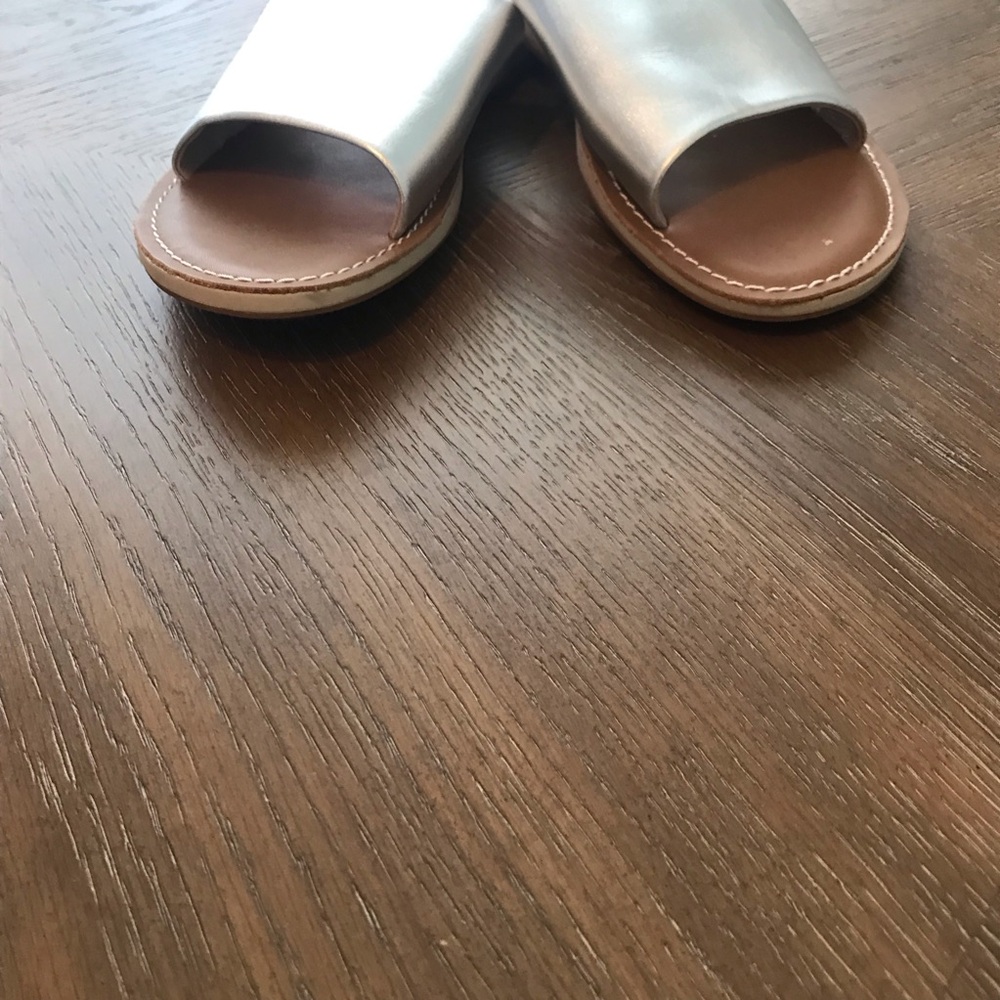 OluKai NOHIE OLU Silver/Tan Women's Leather Slides Sandals size 7 - Picture 8 of 8